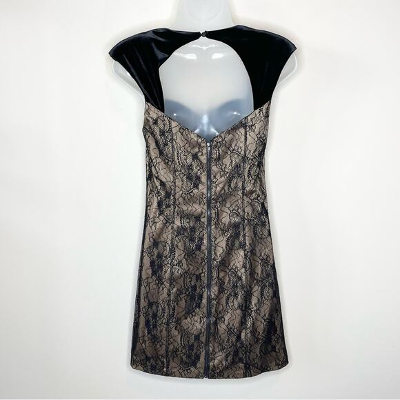 GUESS black lace overlay sleeveless mini dress w/velvet shoulder size 4 Swiftie - Picture 3 of 5